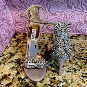 BADGLEY MISCHKA Rhinestone Steppy heels size 6 1/2 beige